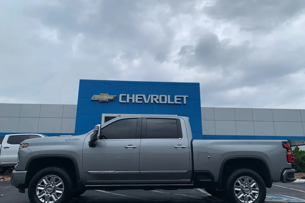2025 Chevrolet Silverado 2500HD High Country photo 1