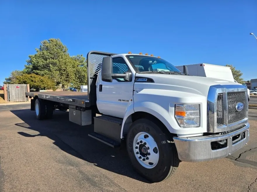 2025 Ford F-650 photo 1