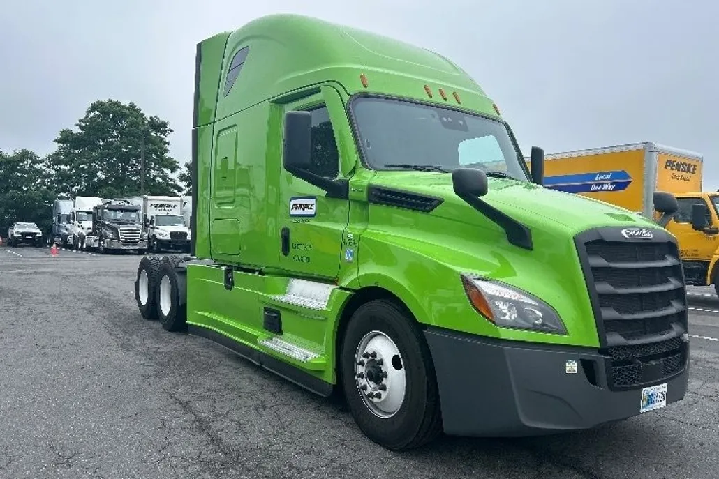 2022 Freightliner Cascadia 126" Sleeper Cab photo 1