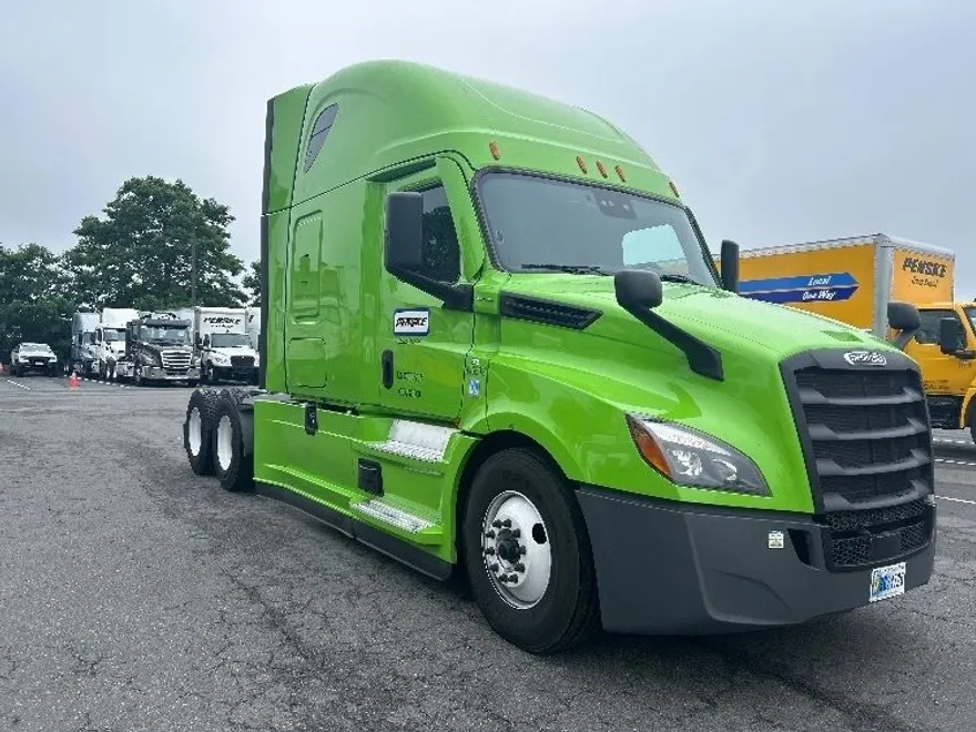 2022 Freightliner Cascadia 126" Sleeper Cab photo 1