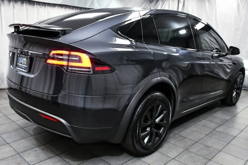 2024 Tesla Model X photo 1