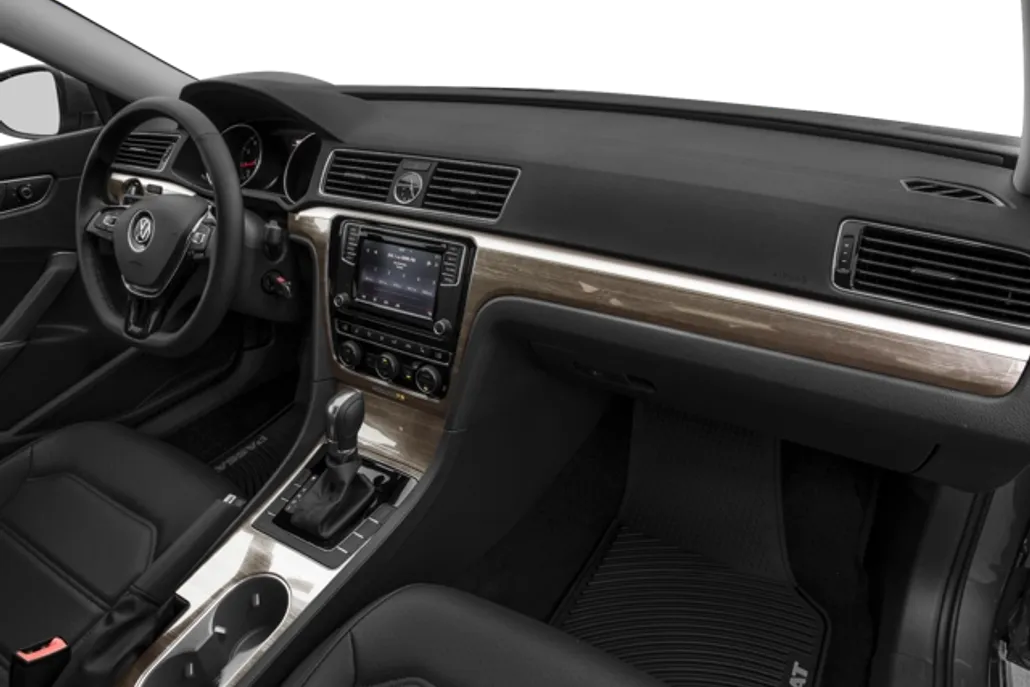 2017 Volkswagen Passat SE photo 1