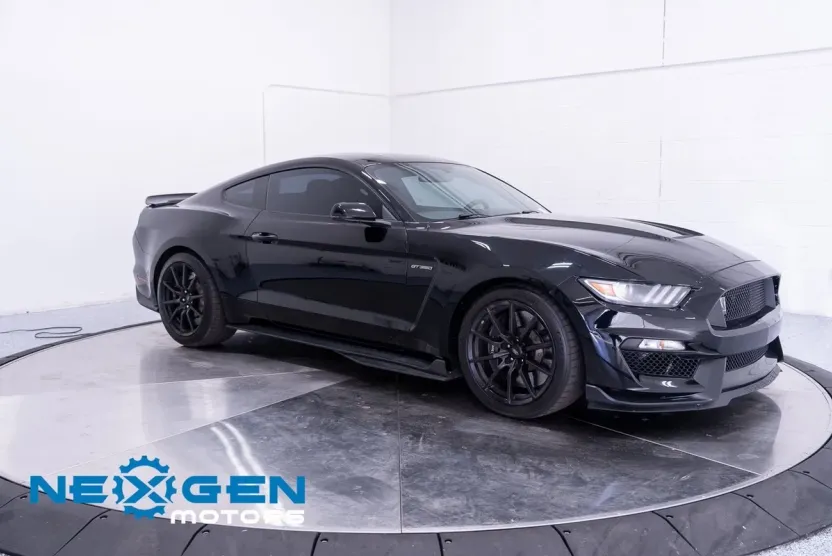 2017 Ford Mustang Shelby GT350 photo 1