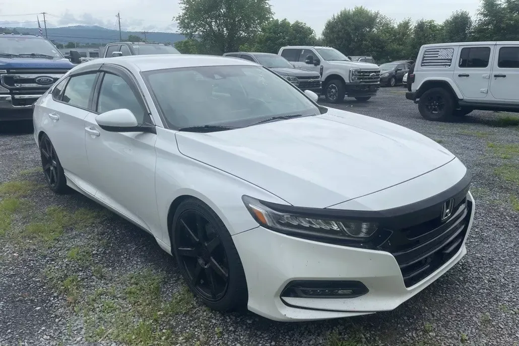 2018 Honda Accord Sport photo 1