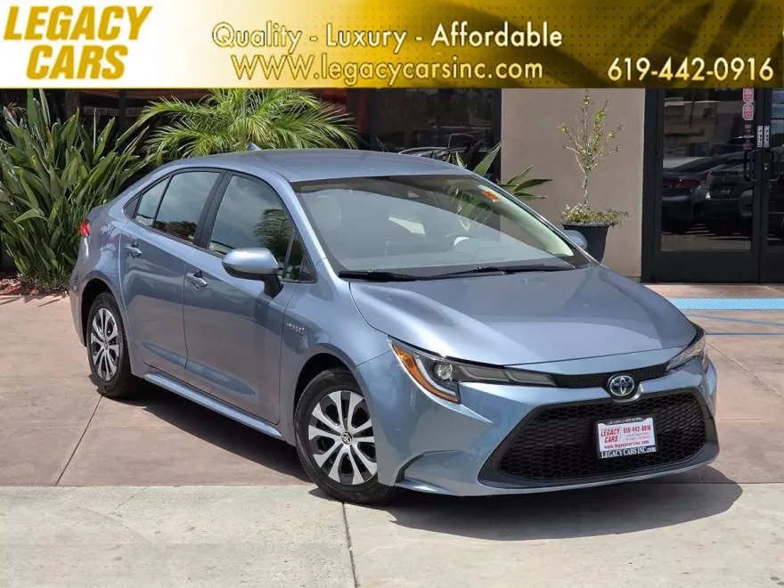2020 Toyota Corolla LE photo 1