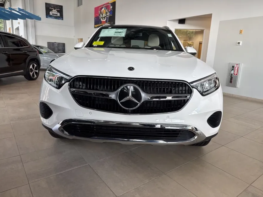 2025 Mercedes Benz GLC 300 4MATIC photo 1