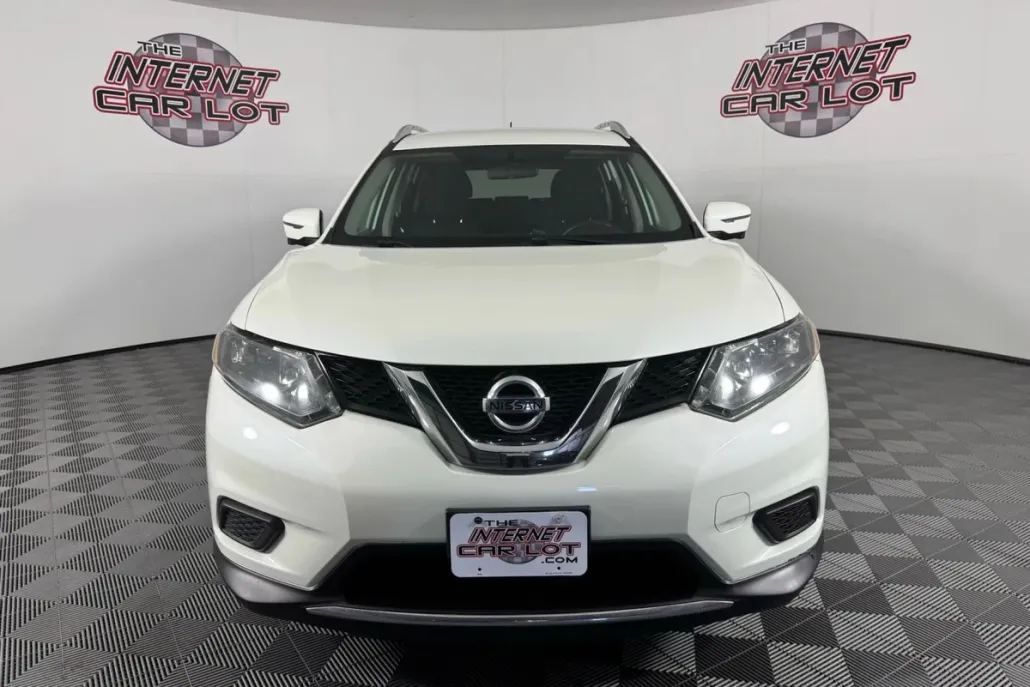 2016 Nissan Rogue SV photo 1