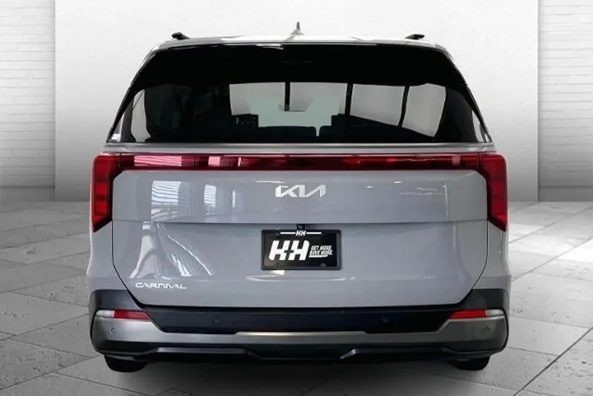 2025 Kia Carnival SX photo 1