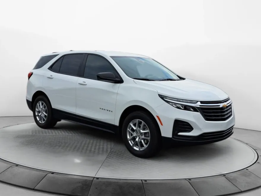 2022 Chevrolet Equinox LS photo 1