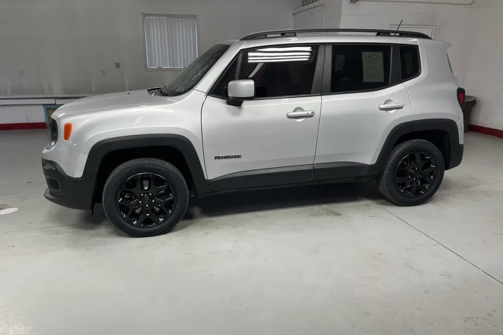 2017 Jeep Renegade Latitude North Edition photo 1
