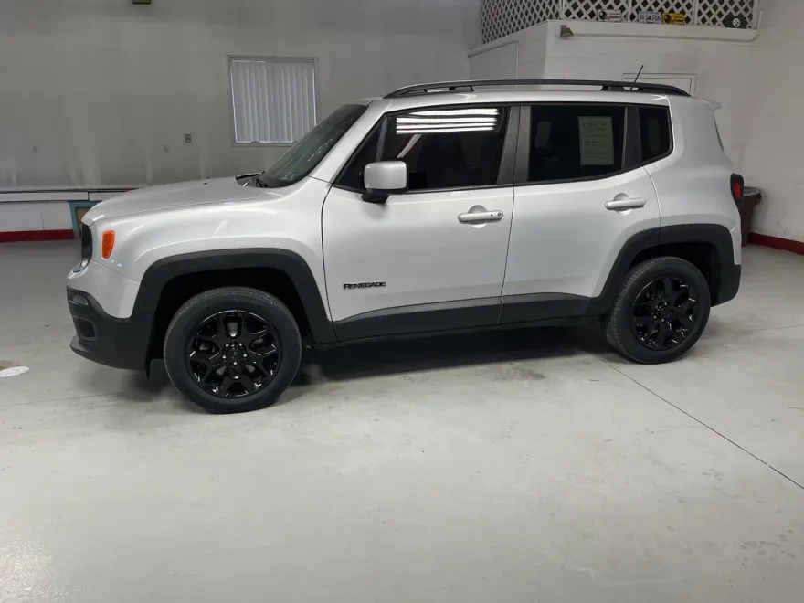 2017 Jeep Renegade Latitude North Edition photo 1