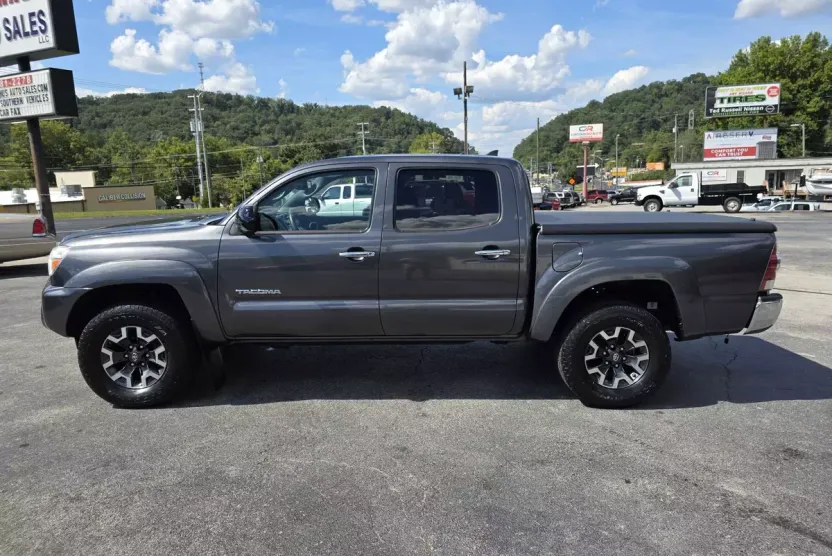 2012 Toyota Tacoma V6 4x4 photo 1