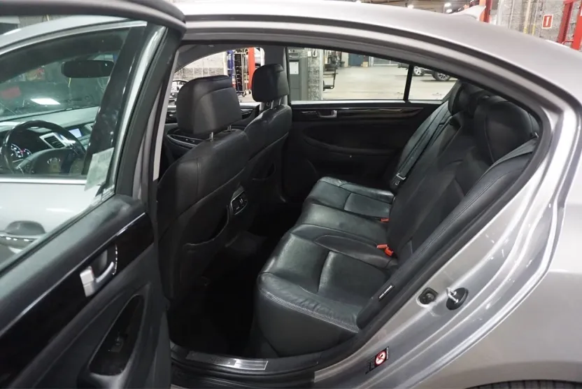 2012 Hyundai Genesis 3.8 photo 1