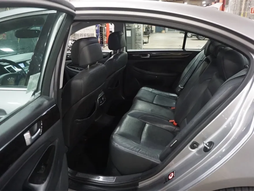 2012 Hyundai Genesis 3.8 photo 1
