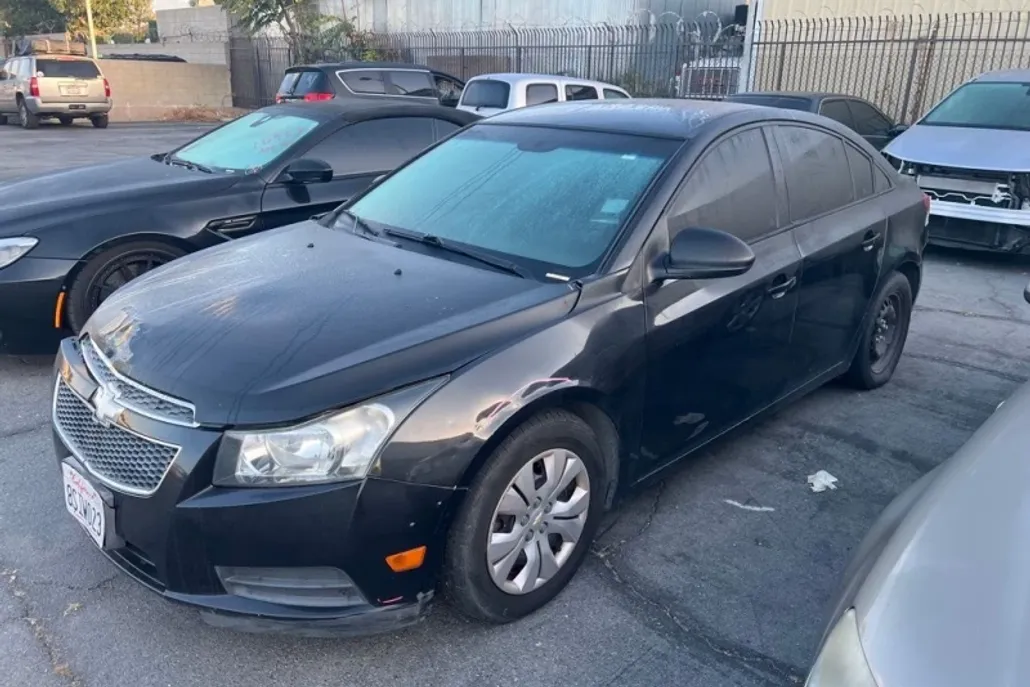 2014 Chevrolet Cruze LS photo 1