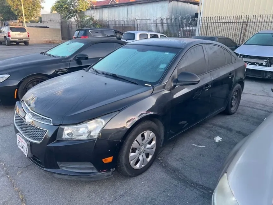 2014 Chevrolet Cruze LS photo 1
