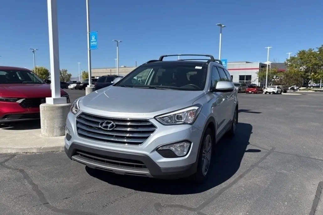2016 Hyundai Santa Fe SE photo 1