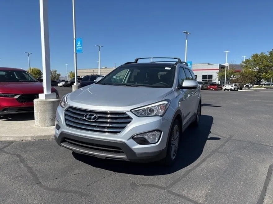2016 Hyundai Santa Fe SE photo 1