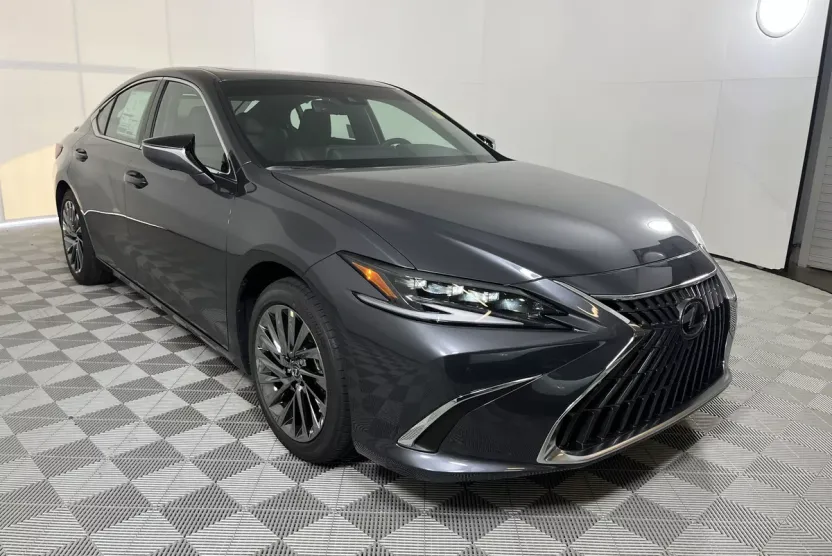 2025 Lexus ES 300h Ultra Luxury photo 1