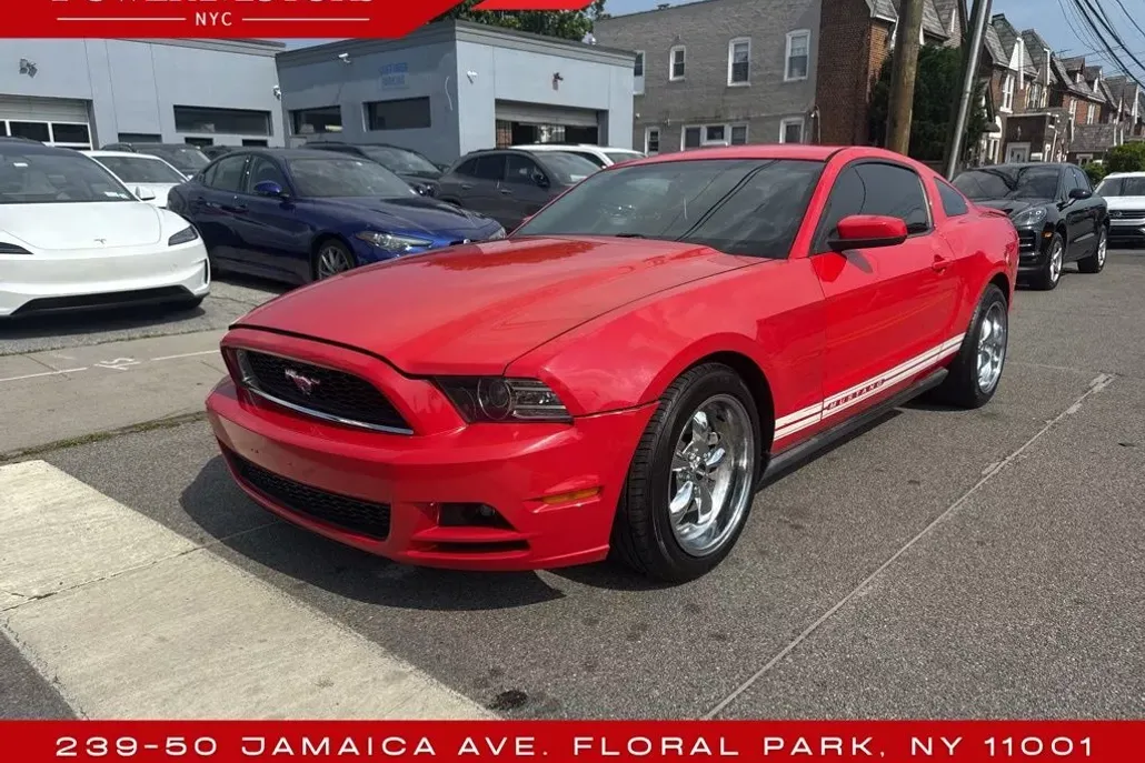 2014 Ford Mustang V6 Premium photo 1