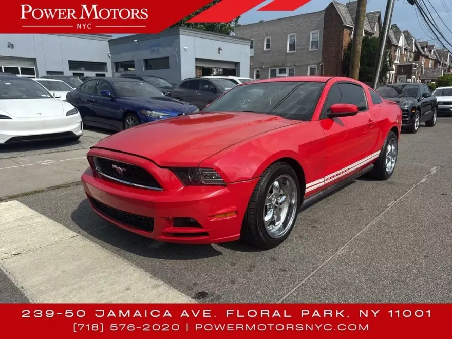 2014 Ford Mustang V6 Premium photo 1