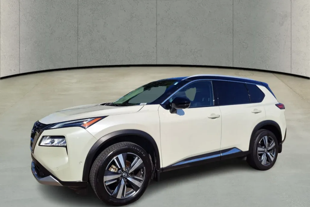 2023 Nissan Rogue Platinum photo 1