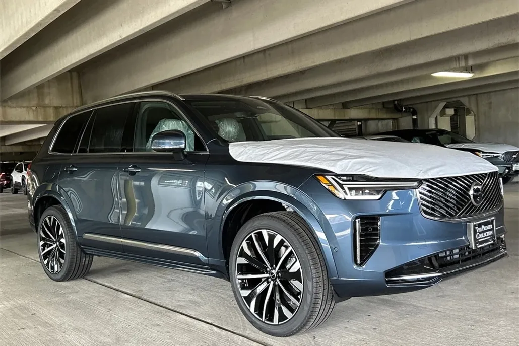 2026 Volvo XC90 Plus photo 1