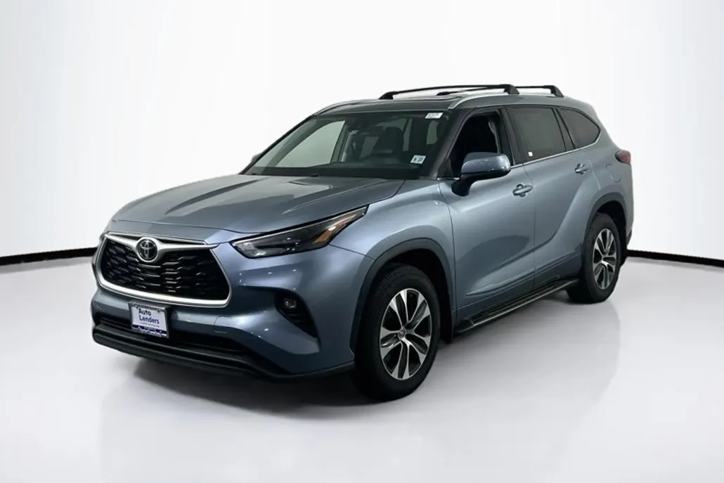 2022 Toyota Highlander XLE photo 1