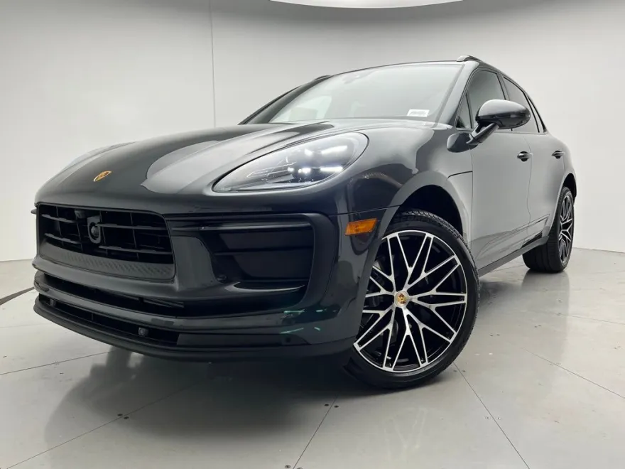 2026 Porsche Macan T photo 1