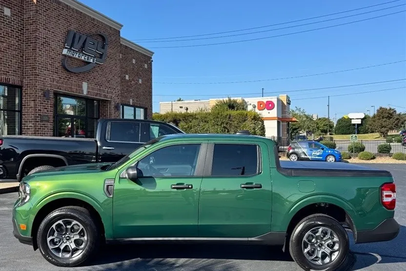 2025 Ford Maverick XLT photo 1