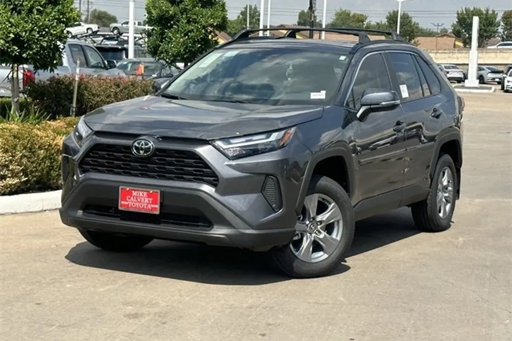 2025 Toyota RAV4 Hybrid XLE photo 1