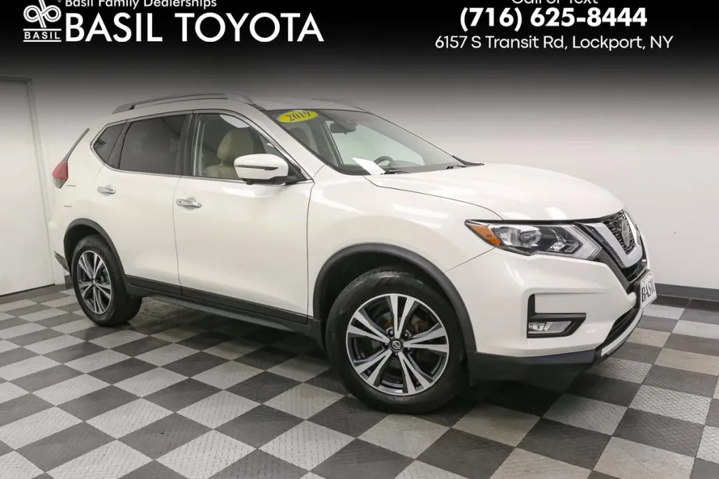 2019 Nissan Rogue SV photo 1