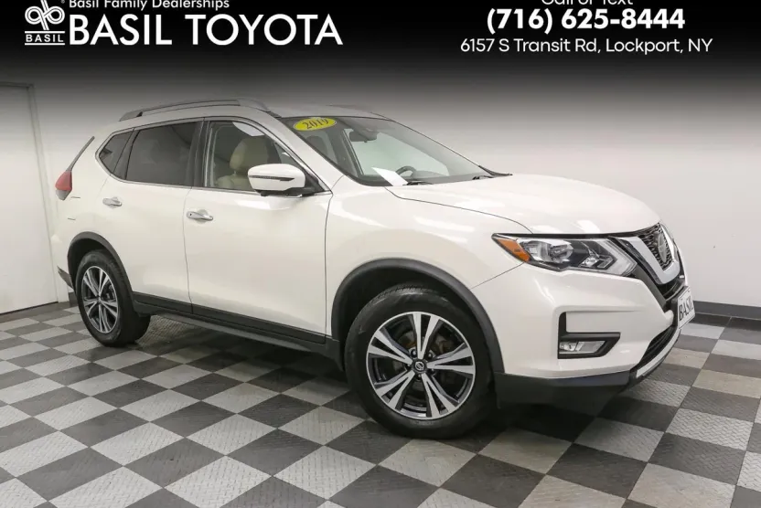 2019 Nissan Rogue SV photo 1