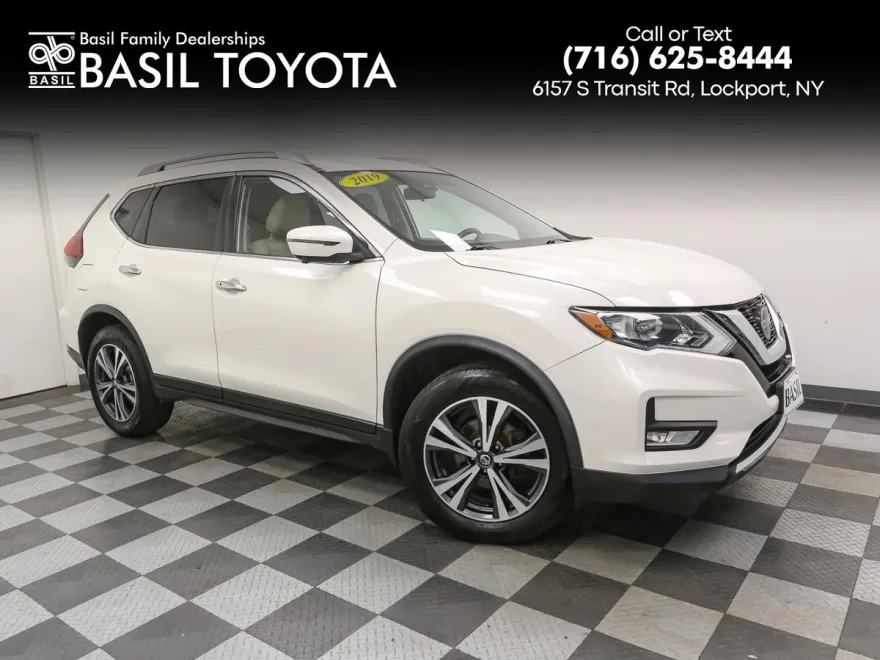 2019 Nissan Rogue SV photo 1