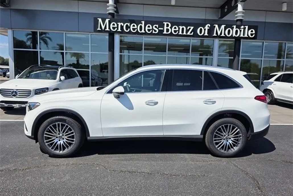 2026 Mercedes Benz GLC 300 photo 1