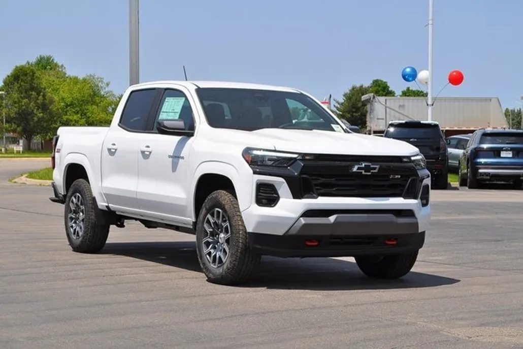 2025 Chevrolet Colorado Z71 photo 1