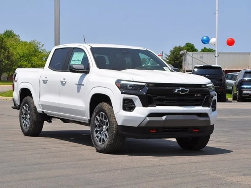 2025 Chevrolet Colorado Z71 photo 1