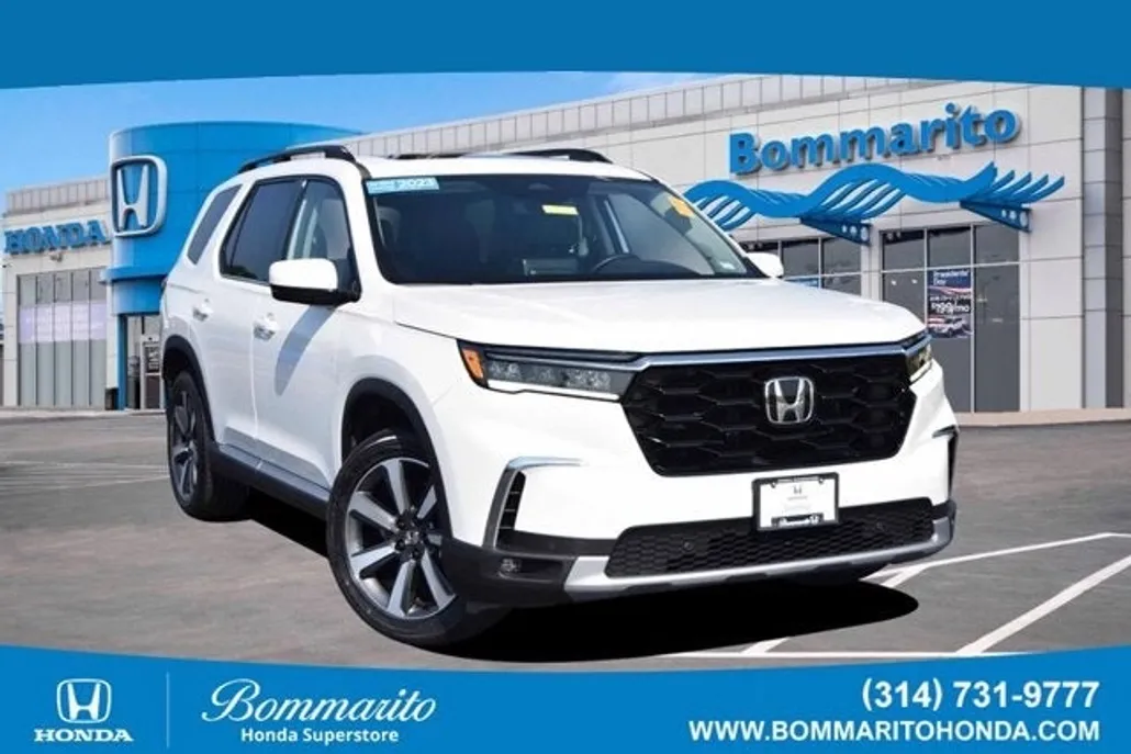 2023 Honda Pilot Touring photo 1