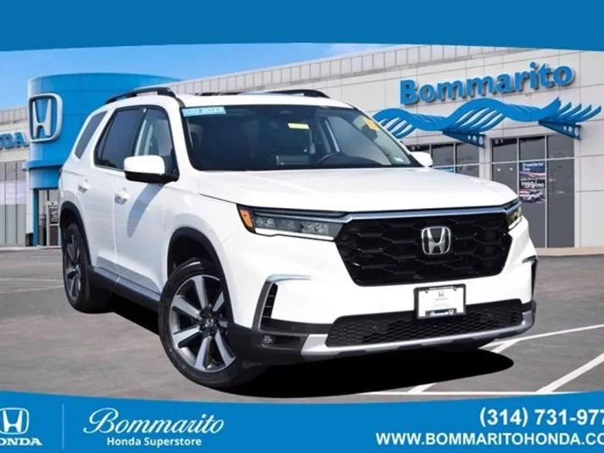 2023 Honda Pilot Touring photo 1