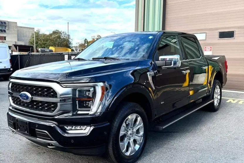2023 Ford F-150 Platinum photo 1