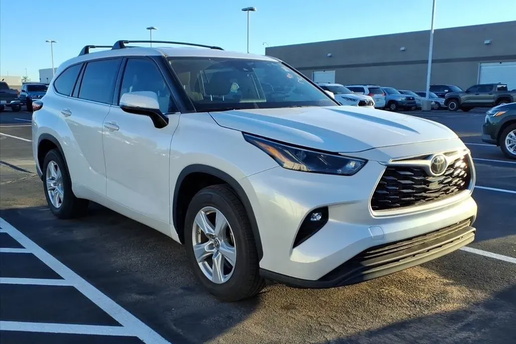 2022 Toyota Highlander Sport photo 1