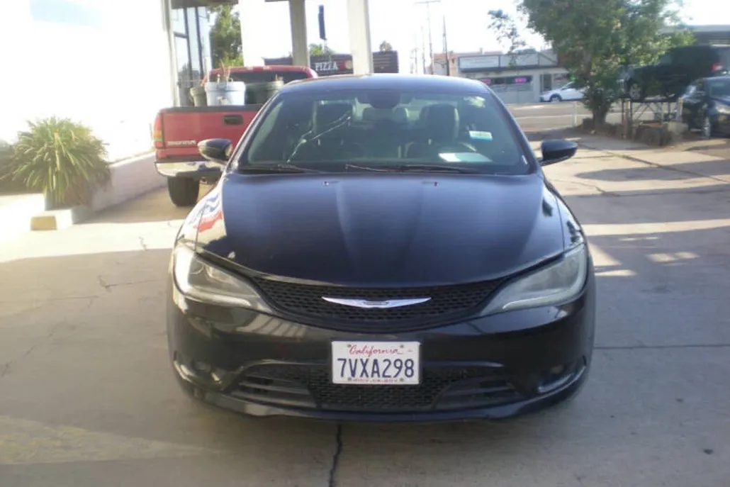 2016 Chrysler 200 S photo 1