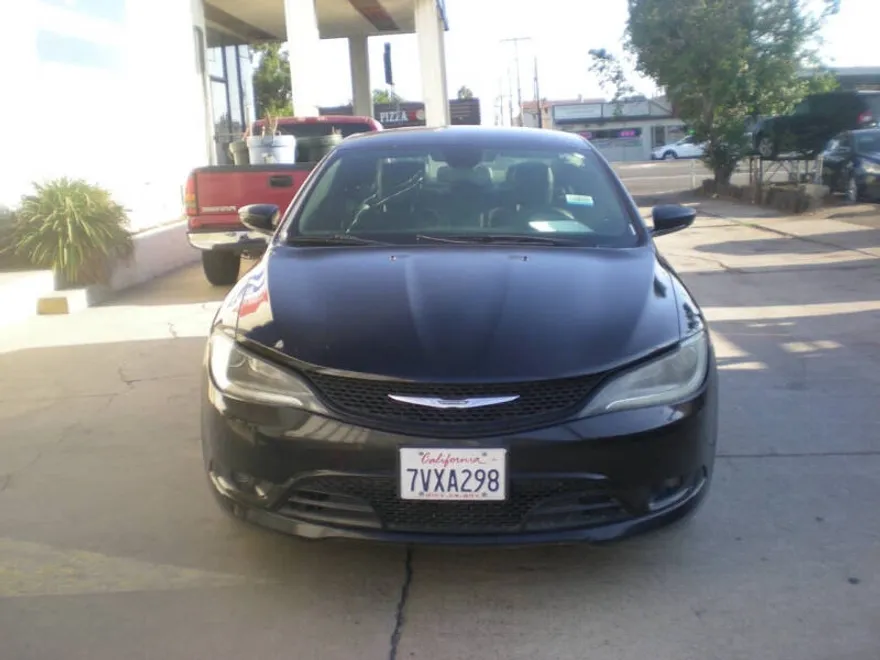 2016 Chrysler 200 S photo 1