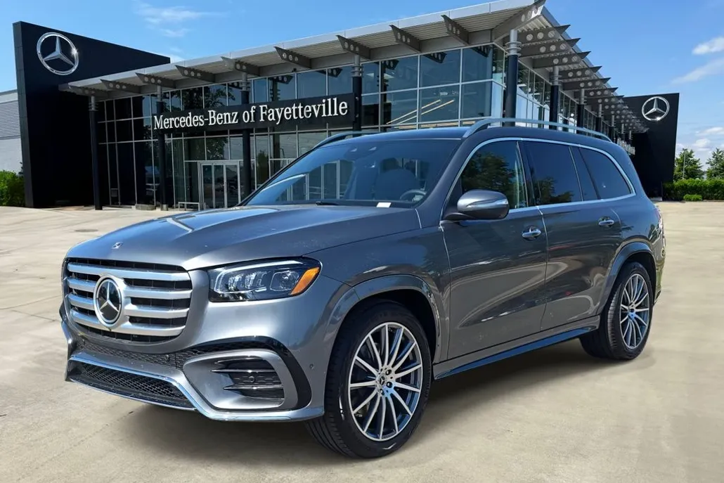 2025 Mercedes Benz GLS 450 4MATIC photo 1