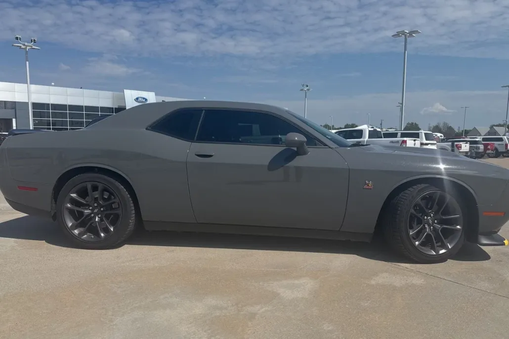 2023 Dodge Challenger R/T Scat Pack photo 1