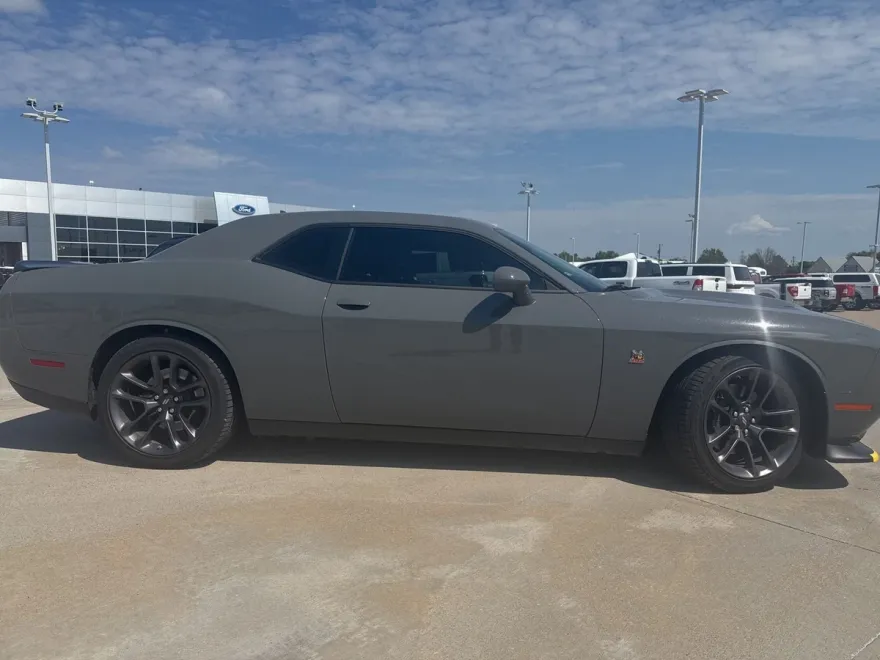 2023 Dodge Challenger R/T Scat Pack photo 1
