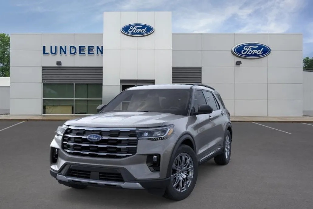 2025 Ford Explorer photo 1