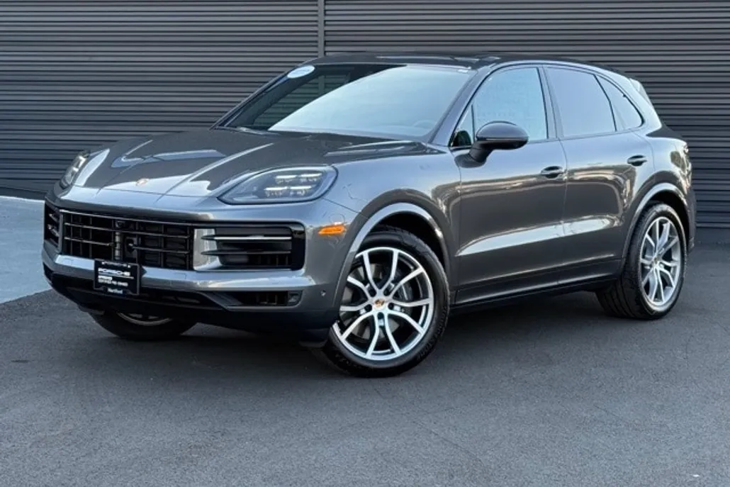 2025 Porsche Cayenne Base photo 1