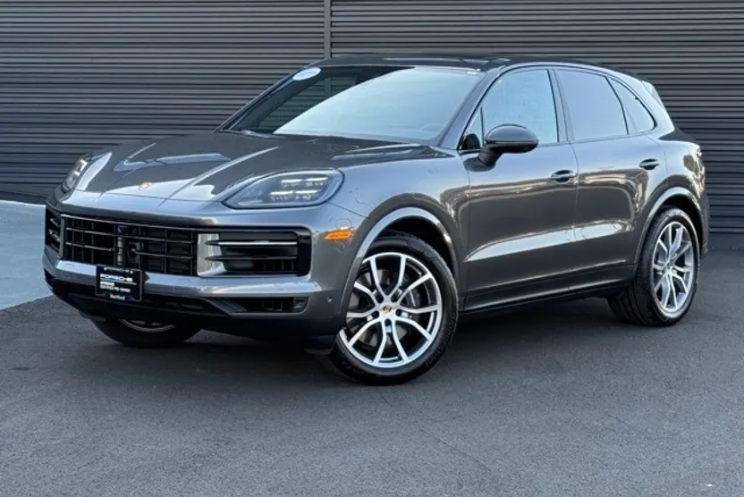 2025 Porsche Cayenne Base photo 1
