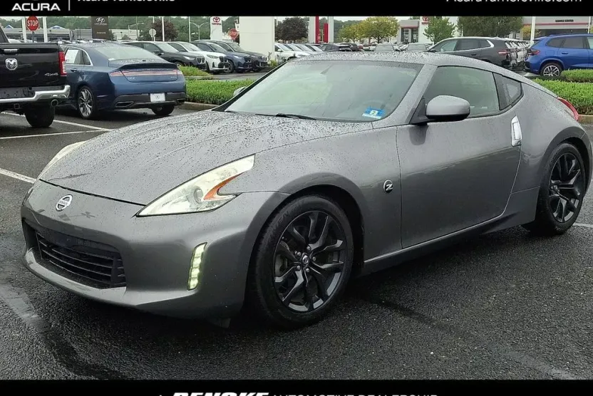 2015 Nissan 370Z Base photo 1